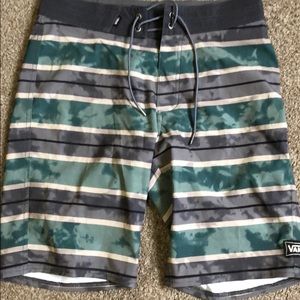 Vans men’s wineglass board shorts